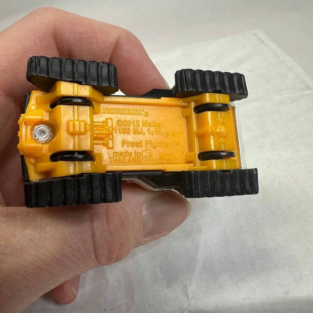 Matchbox Frost Fighter Snow Vehicle‎ White Orange Tracks Toy Diecast 2012